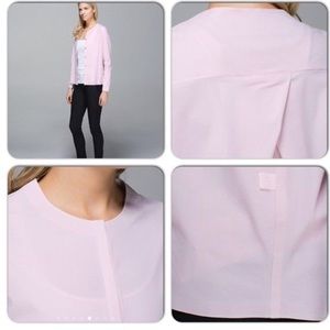 Lululemon Solo Blouse size 4 no flaws